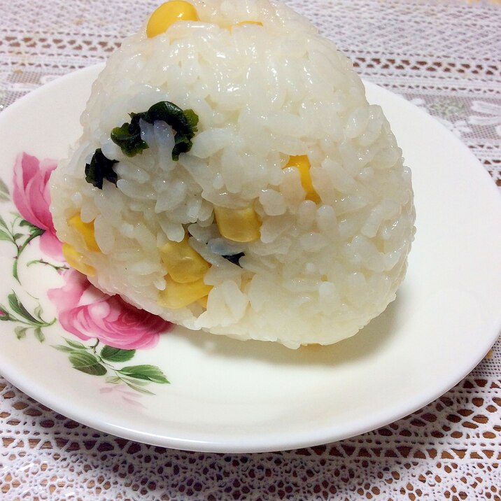 コーンとワカメのおにぎり 鶏だし風味 レシピ 作り方 By やなママ 楽天レシピ コーンとワカメのおにぎり 鶏だし風味 レシピ 作り方 By やなママ 楽天レシピ